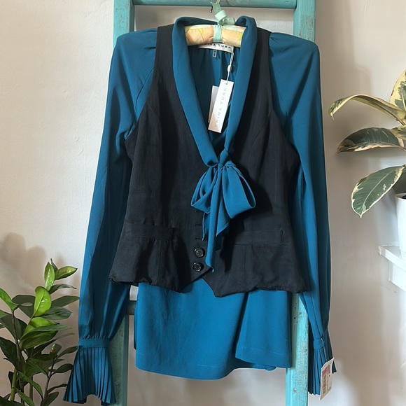 NWT Trina Turk Blouse, Size Small - Picture 7 of 9